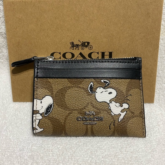Snoopy collection signature coach ID wallet with key chain. - Picture 1 of 7